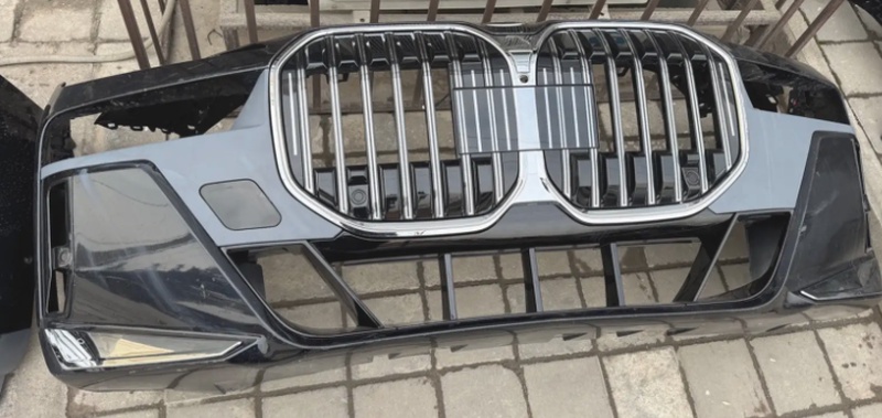 Передний бампер от BMW G70 2023+